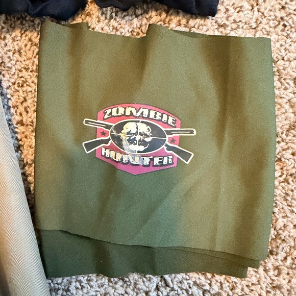 Spirit Halloween 5pc Zombie Hunter Girls Costume Youth Size Large 12-14 - Picture 4 of 10